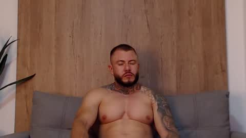 lianjones9 online show from March 7, 10:54 pm