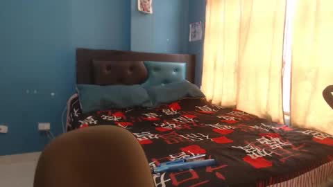 Lia Roberts online show from October 10, 12:00 pm