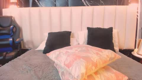 liarossi_ online show from February 2, 7:10 pm