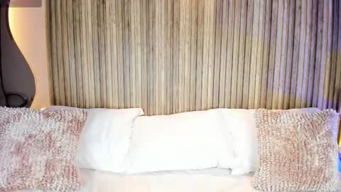  LIA TINK  online show from January 6, 5:17 pm