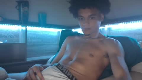 lightskinwithgirth online show from May 1, 5:01 am