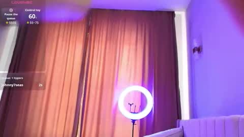 Lihn Pham online show from November 17, 6:38 am