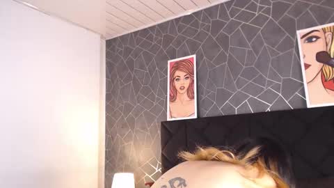 lia  online show from April 16, 9:39 pm