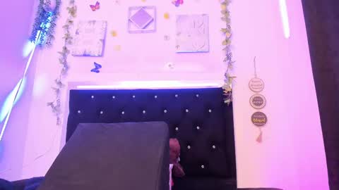 liilly_taylor1 online show from October 5, 4:03 pm