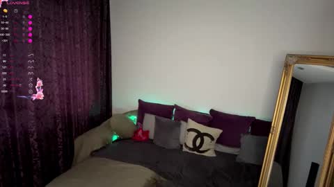 Snapshot of lil_elisa chatting on September 23, 11:04 am Elisa  online show from September 23, 11:04 am