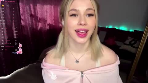 Snapshot of lil_elisa chatting on October 2, 12:04 pm Elisa  online show from October 2, 12:04 pm