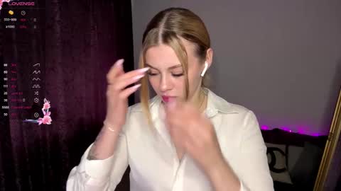 Snapshot of lil_elisa chatting on October 1, 11:53 am Elisa  online show from October 1, 11:53 am