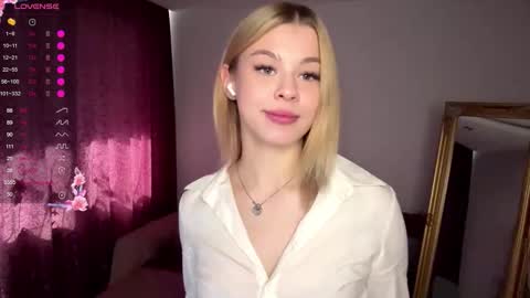 Snapshot of lil_elisa chatting on September 29, 10:47 am Elisa  online show from September 29, 10:47 am