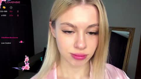 Snapshot of lil_elisa chatting on October 5, 10:01 am Elisa  online show from October 5, 10:01 am