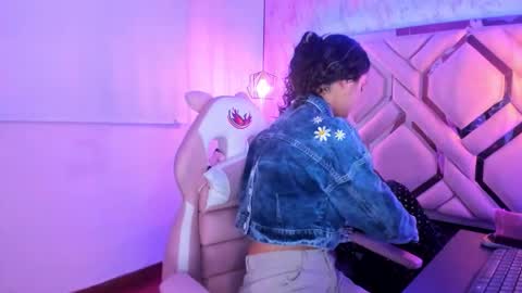 lili_evanss online show from October 27, 11:21 am