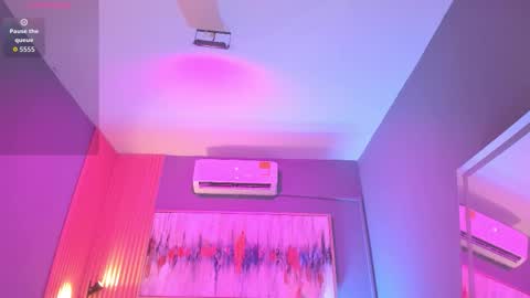 holis soy lily chang no olvides el pulgar arriba es muy importante para mi 3 independent model online show from February 4, 8:13 pm