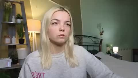 Lilie online show from February 16, 6:54 am