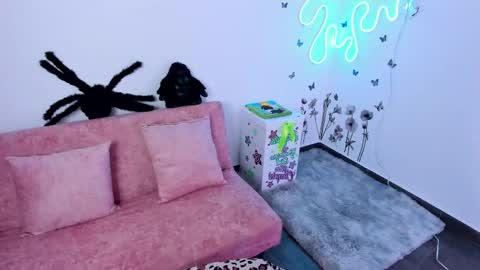 Lilie  online show from January 14, 9:56 pm