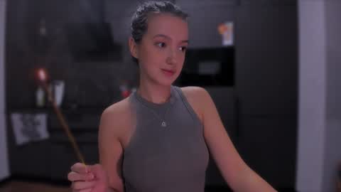 Snapshot of lililaluna chatting on December 28, 9:40 pm             ...  online show from December 28, 9:40 pm