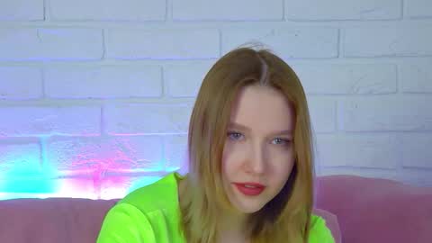 LiliLinn online show from March 17, 6:07 am