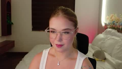 Lilith Bonheur online show from April 7, 9:50 pm