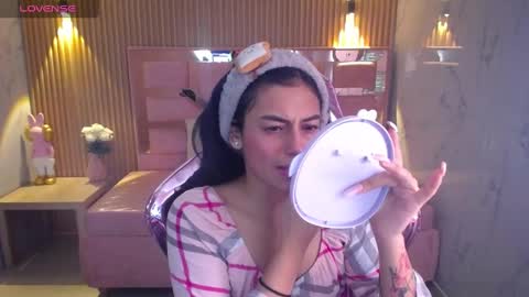 Snapshot of lilith_petit_sub chatting on February 21, 1:22 pm Lilith  online show from February 21, 1:22 pm