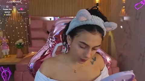Snapshot of lilith_petit_sub chatting on September 23, 3:00 am Lilith  online show from September 23, 3:00 am