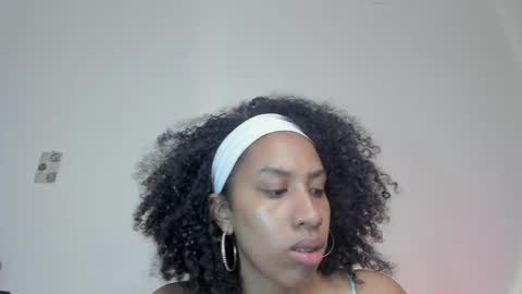 Alejandra  online show from November 18, 4:15 am