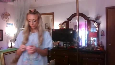 Lilithohfish online show from April 14, 6:11 pm