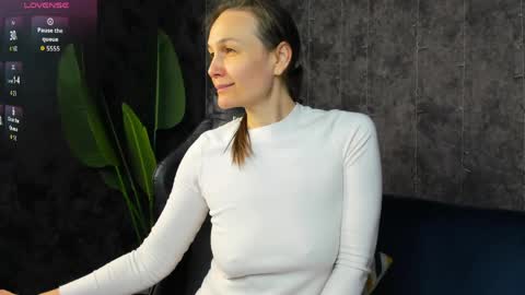 lillian_white1 online show from April 16, 1:06 am