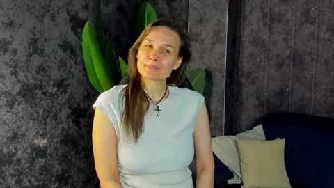 lillian_white1 online show from May 6, 1:33 am