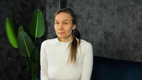 lillian_white1 online show from April 11, 1:10 am