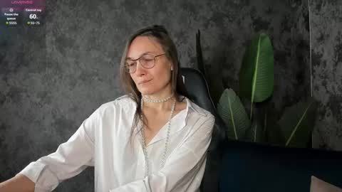 lillian_white1 online show from November 12, 12:13 am