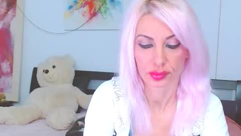 Lara online show from November 30, 7:10 pm