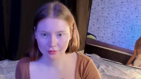Snapshot of lillie_berry chatting on October 10, 5:13 am lillie_berry online show from October 10, 5:13 am