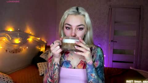 LilliMoore online show from April 8, 11:52 pm