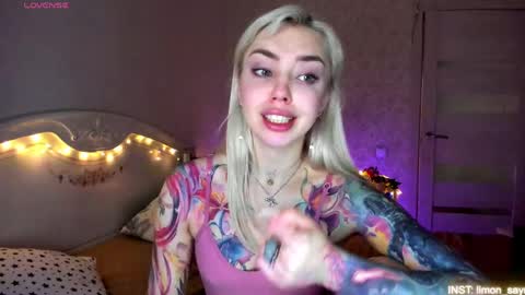 LilliMoore online show from April 26, 11:35 pm