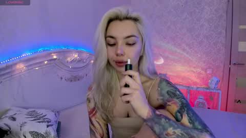 LilliMoore online show from January 17, 12:31 am