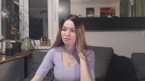 lilliyves online show from January 5, 11:55 pm