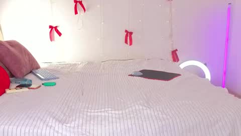 lilly_lux online show from April 11, 1:15 pm