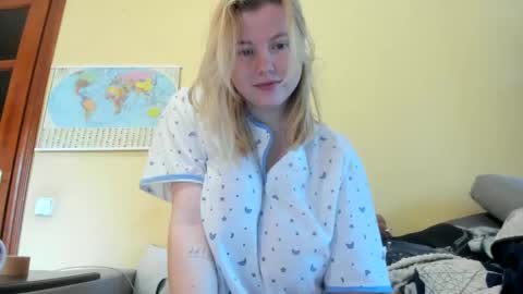 Snapshot of lillydepp chatting on October 21, 12:21 pm Lilly Depp online show from October 21, 12:21 pm