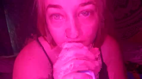 Whos that gurl online show from September 14, 2:07 pm