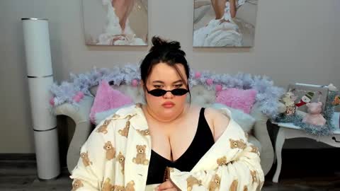 LiloLewins online show from January 12, 4:00 am