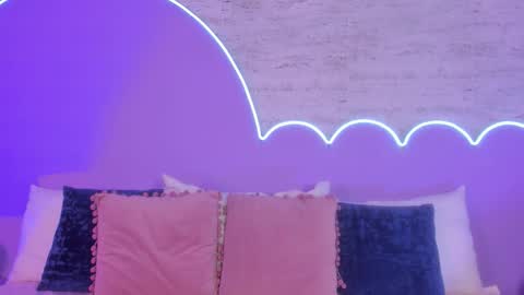 Lilou online show from November 11, 12:40 pm