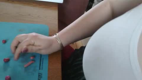 liloudouce online show from February 17, 1:43 pm