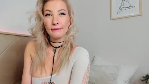 Snapshot of liloukatt chatting on January 16, 9:27 am Lilou  online show from January 16, 9:27 am