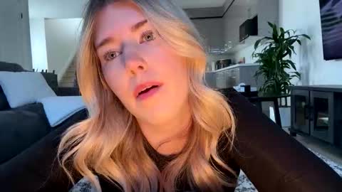 Ava online show from March 28, 1:23 pm