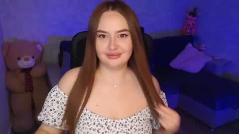 lily_baker_ online show from July 1, 7:06 am