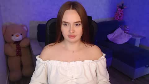 lily_baker_ online show from July 8, 9:46 am