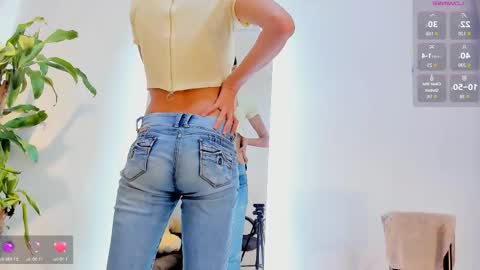 lily_cash1 online show from March 26, 11:48 am