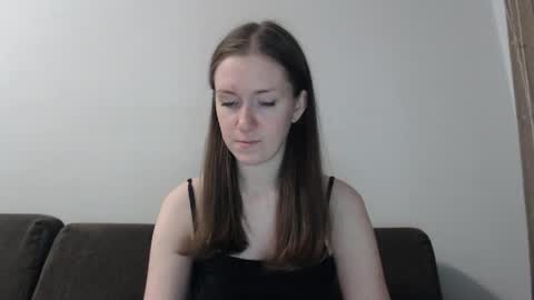 lily_love_x online show from May 13, 1:26 am