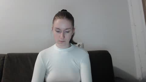 lily_love_x online show from November 10, 10:12 pm