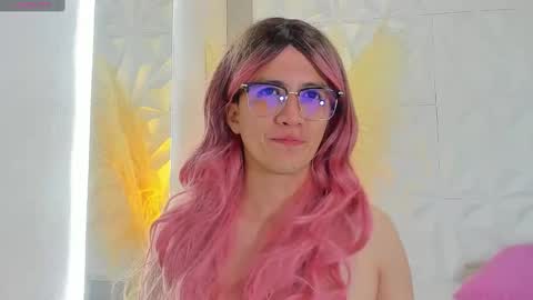 Lily Thompsom online show from December 11, 10:58 am