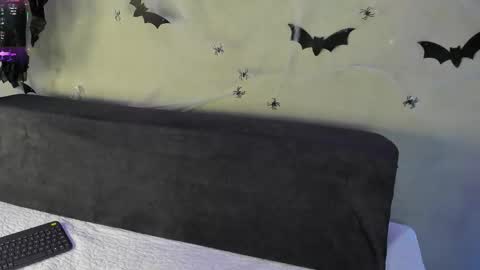 Lily online show from November 18, 7:50 pm