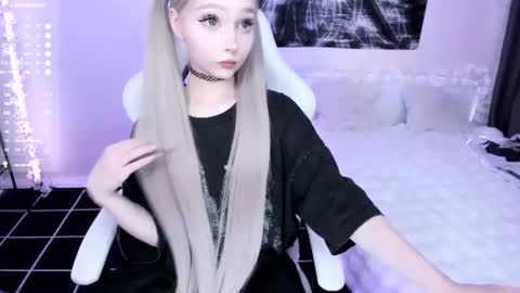 Lily online show from June 24, 2:40 am